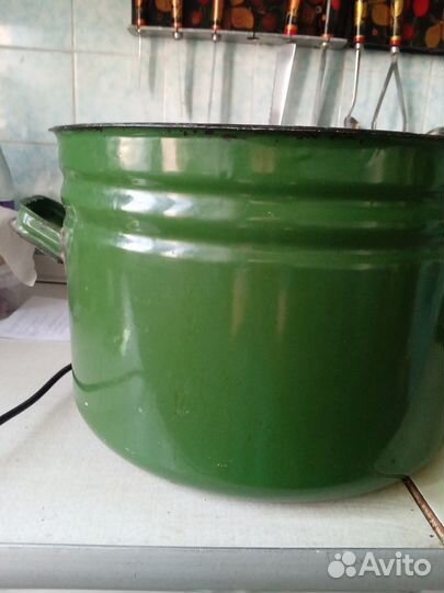 Продаю эмалированную кастрюлю СССР 25 л