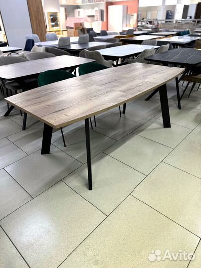 Стол кухонный