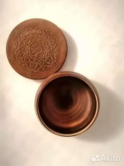 Деревянная шкатулка