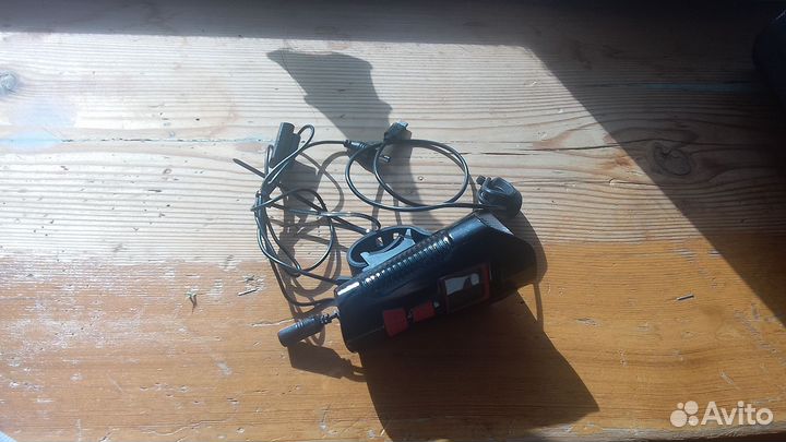 Фонарик для велосипеда со спидометром