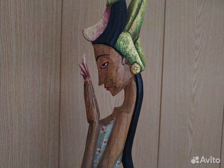 Статуэтка из дерева, для интерьера