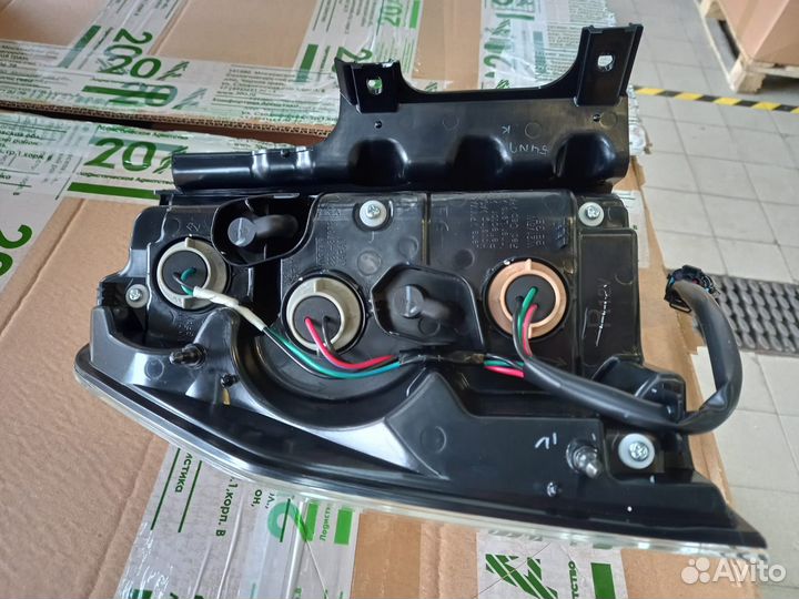 Фонарь задний правый Mitsubishi Pajero 4