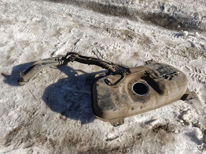 Топливный бак/бензобака Fiat Linea