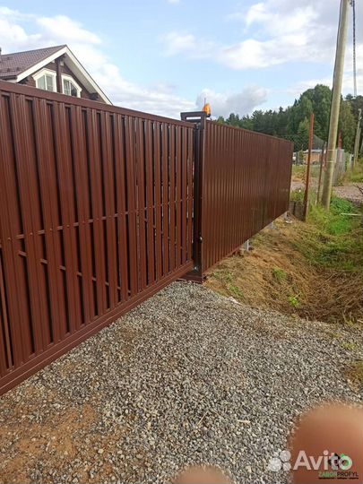 Заборы из профнастила / заборы из штакетника