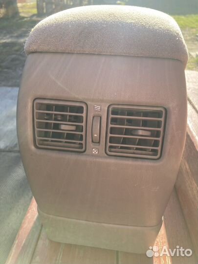 Бордачек между сидений