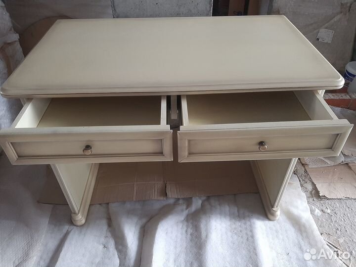 Письменный стол