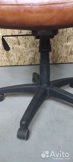 Офисное кожаное кресло, компьютерное