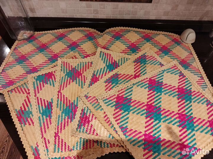 Плетёная скатерть, салфетки и корзиночки