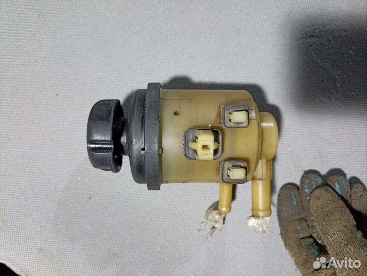 Бачок гура hyundai solaris 1, Kia Rio 3