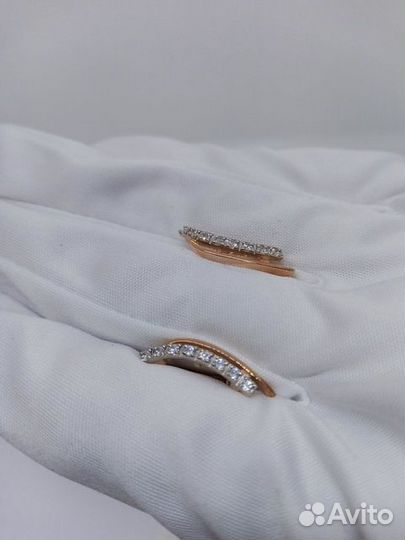 Золотые серьги с камнем