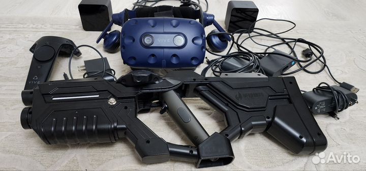 HTC vive pro + Контроллеры 2шт Базовые станции 2шт