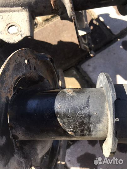 Продаю амортизаторы для kia rio