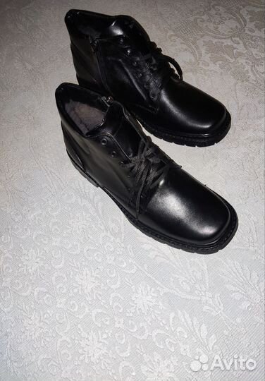 Ботинки мужские 40 размер новые
