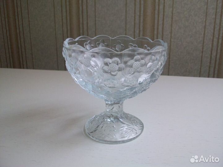 Вазочка на ножке Клубнички СССР Винтаж