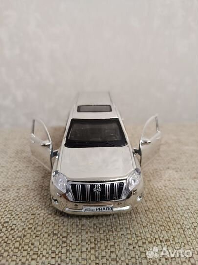 Модель автомобиля Toyota Land cruiser prado