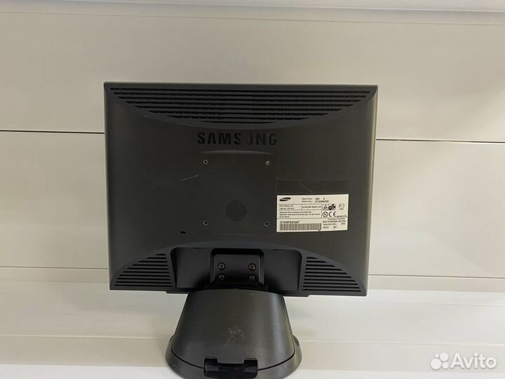 Монитор Samsung SyncMaster 152V