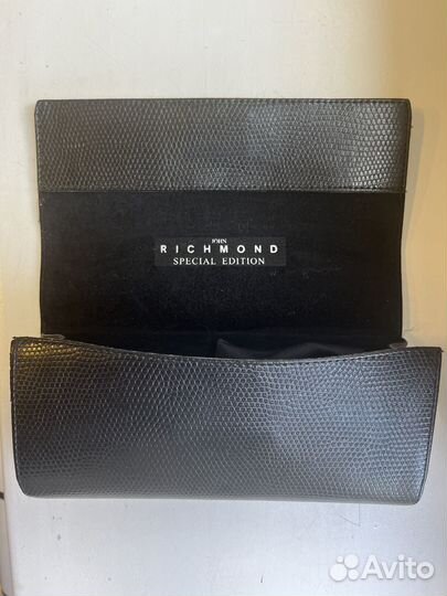 Солнцезащитные очки John Richmond