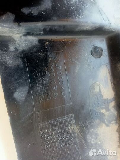 Пыльник двигателя правый Land Rover Range Rover 3