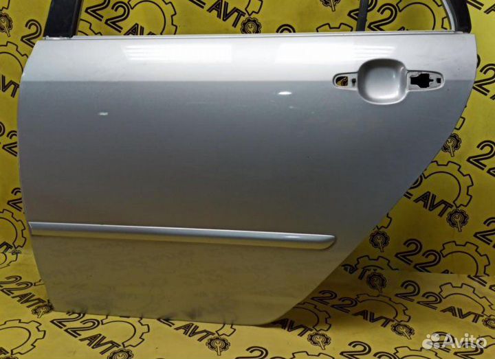 Дверь задняя левая Toyota Corolla Runx NZE121