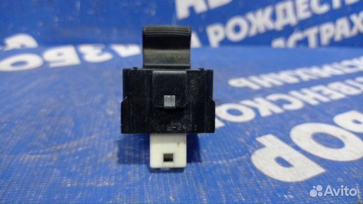 Кнопка стеклоподъемника Toyota Camry 40 седан