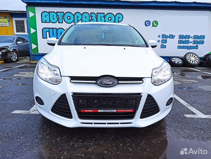 Накладка порога внутренняя правая Ford Focus 3 Отличное состояние