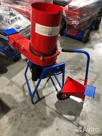 Измельчитель травы и веток 2в1 утр-746