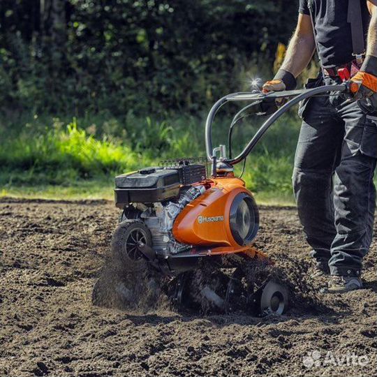 Вспашка земли мотоблоком