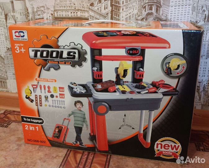 Стол-чемодан с инструментами