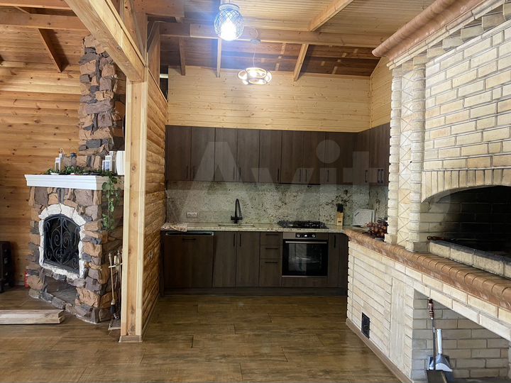 Дом 170 м² на участке 7 сот.