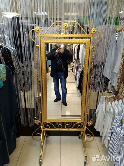 Зерколо ручной работы на колёсах