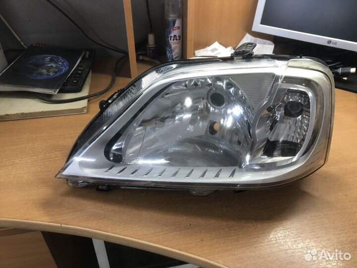 Фара renault logan 8200708804