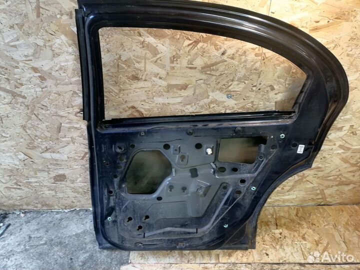 Дверь задняя правая Dodge stratus