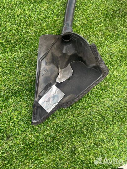 Водосток крышки багажника левый Tesla Model X 2018