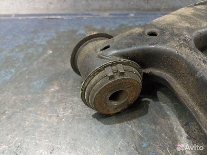 Рычаг нижний передний левый Chrysler Crossfire