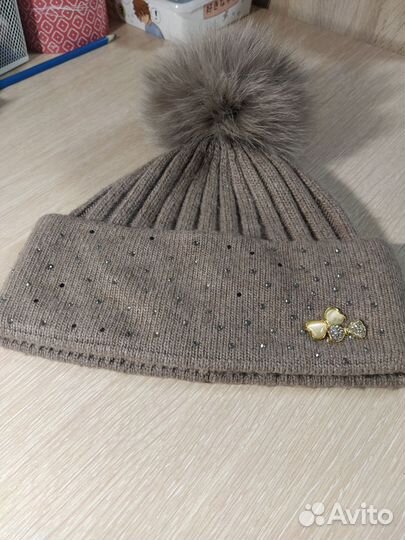 Шапка с натуральным помпоном женская