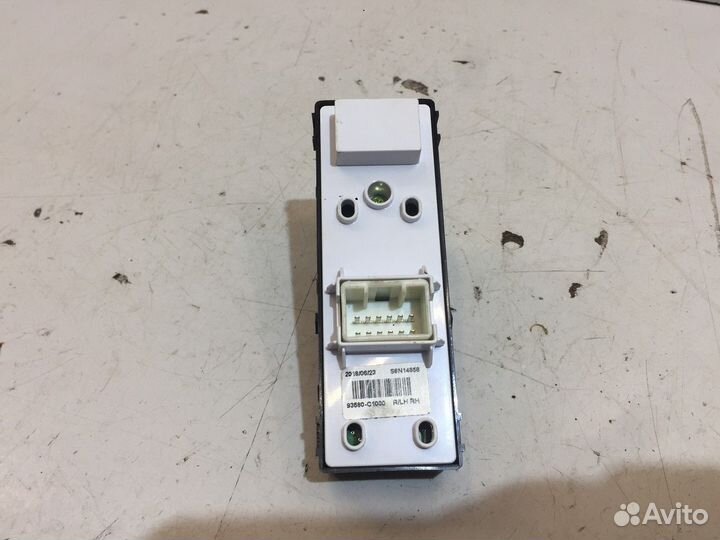 Кнопка стеклоподъемника задняя левая