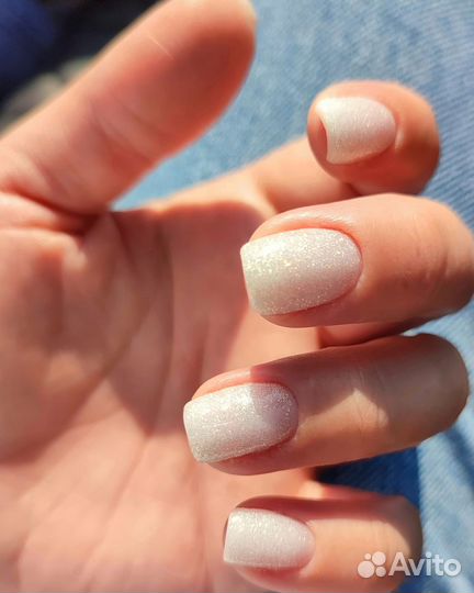 Модель на маникюр с покрытием гель лак