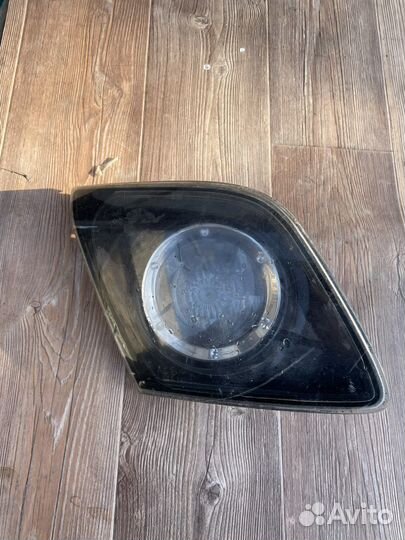 Фонарь задний левый внутренний Mazda 3 BK Хэтчбек