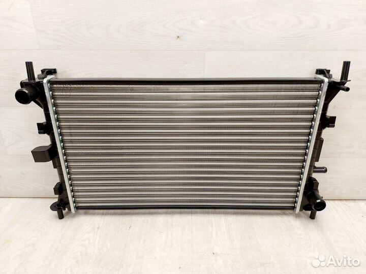 Радиатор охлаждения Ford Focus 1. 1998-2005