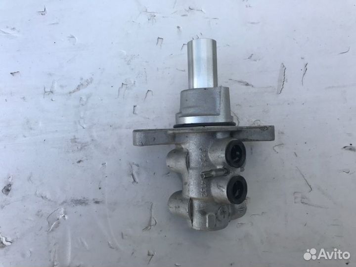 Главный тормозной цилиндр Ford Transit 2010