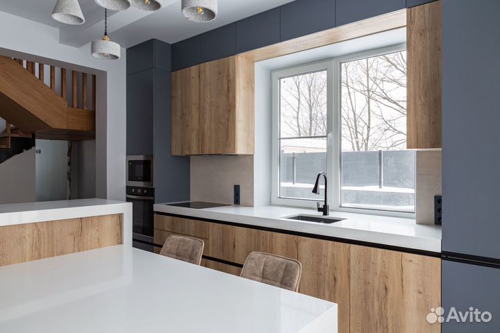 Изготовление кухни с антресолями с гарантией