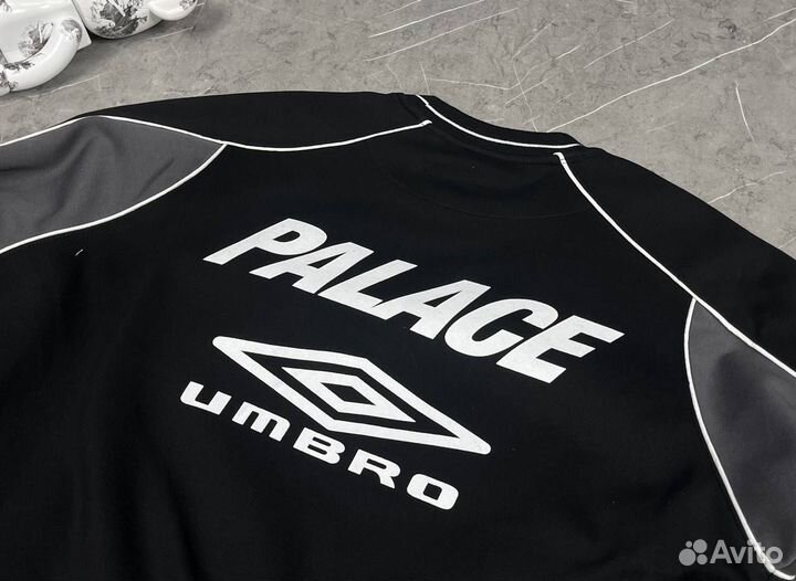 Свитшот Palace x Umbro