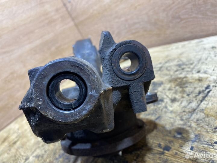 Поворотный кулак передний правый Audi A6 C5, A4 B5