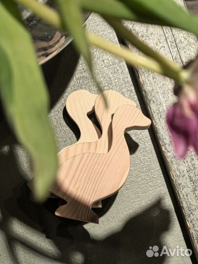 Много деревянных заготовок для Пасхи из дерева