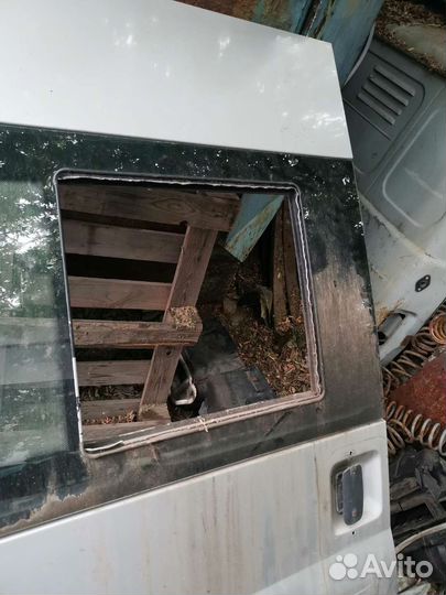 Боковое стекло сдвижной двери Ford Transit 7 2008