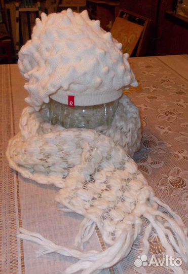 Шапка-берет с шарфом вязанные