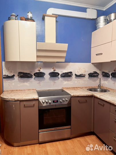 Кухонный гарнитур с плитой,фартуком и доп.шкафом