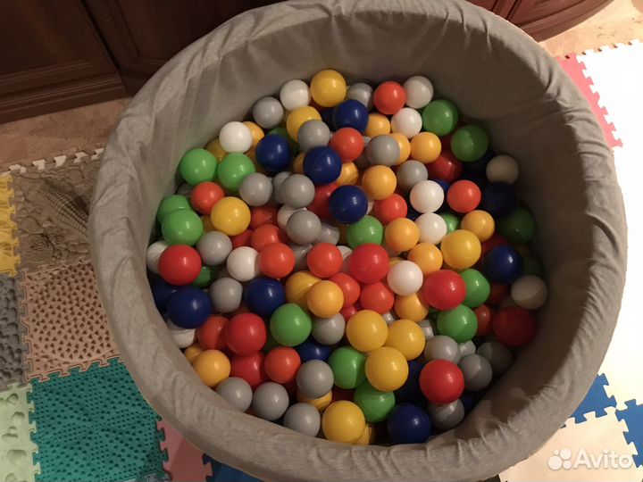 Сухой бассейн с шариками