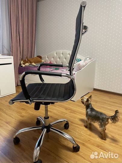 Офисное кресло