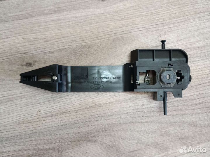 Кронштейн ручки передней левой fusion fiesta mk5